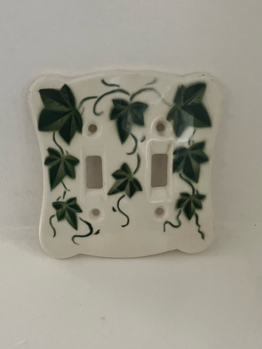 VTG Ivy Leaf Porcelain Wall Switchplate Cover